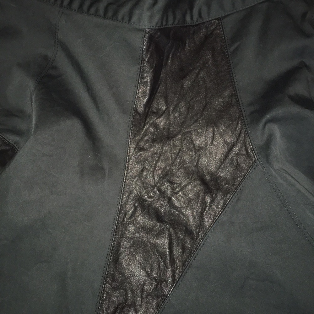 00 XS alice + olivia Leather GeoPatch Flirty Skirt - Picture 3 of 6